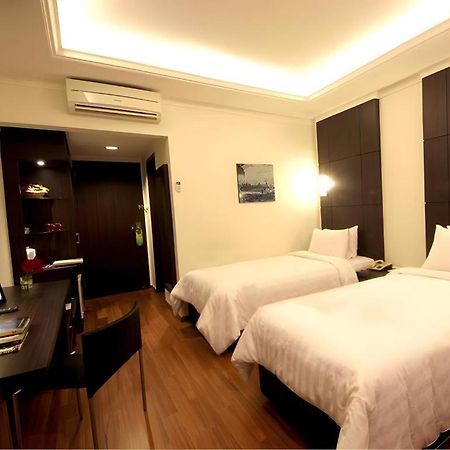 Bentani Hotel & Residence จิเรบอน ภายนอก รูปภาพ