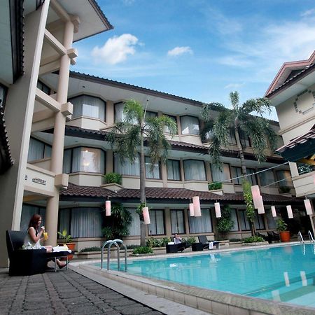 Bentani Hotel & Residence จิเรบอน ภายนอก รูปภาพ