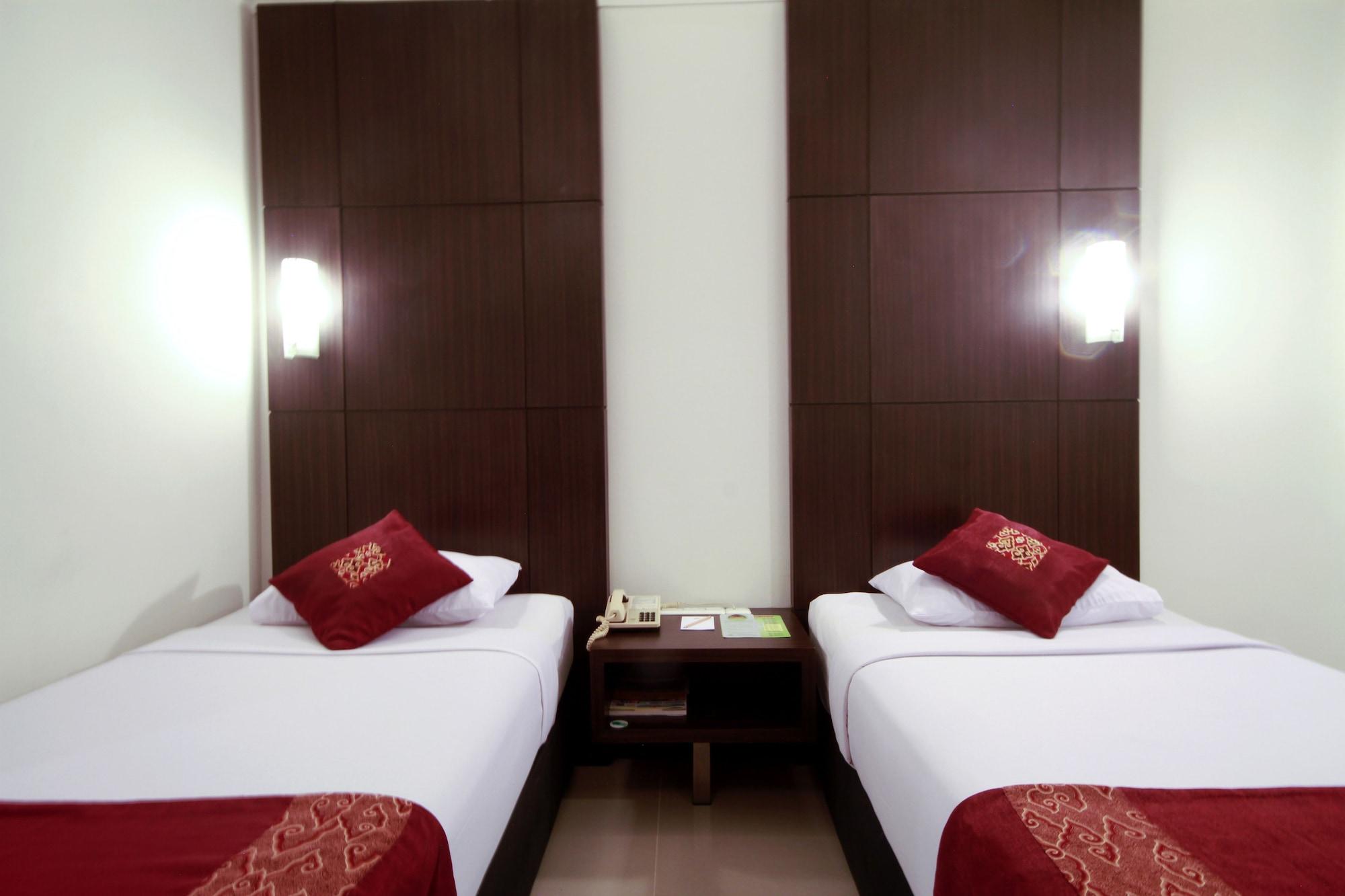 Bentani Hotel & Residence จิเรบอน ภายนอก รูปภาพ