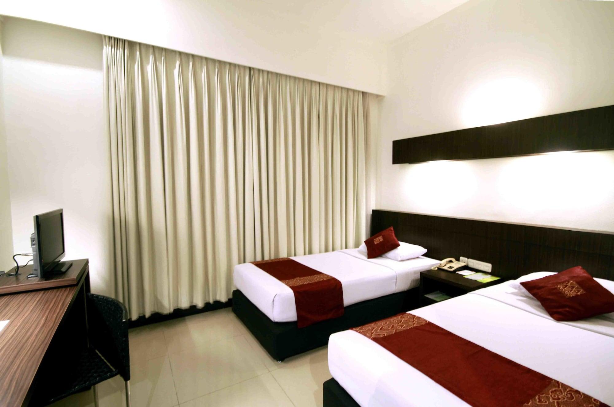 Bentani Hotel & Residence จิเรบอน ภายนอก รูปภาพ