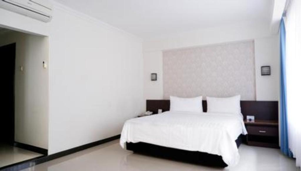 Bentani Hotel & Residence จิเรบอน ภายนอก รูปภาพ