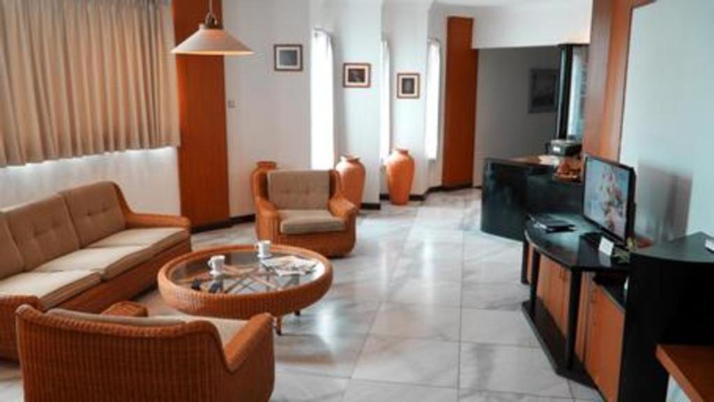Bentani Hotel & Residence จิเรบอน ภายนอก รูปภาพ