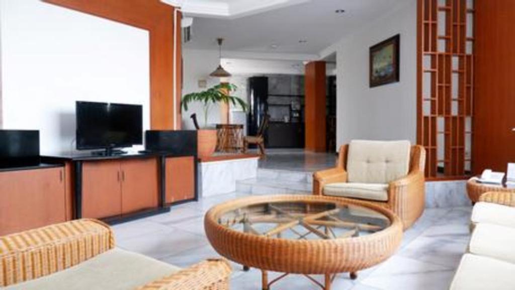Bentani Hotel & Residence จิเรบอน ภายนอก รูปภาพ