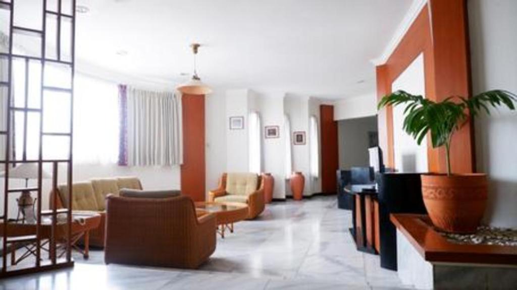 Bentani Hotel & Residence จิเรบอน ภายนอก รูปภาพ
