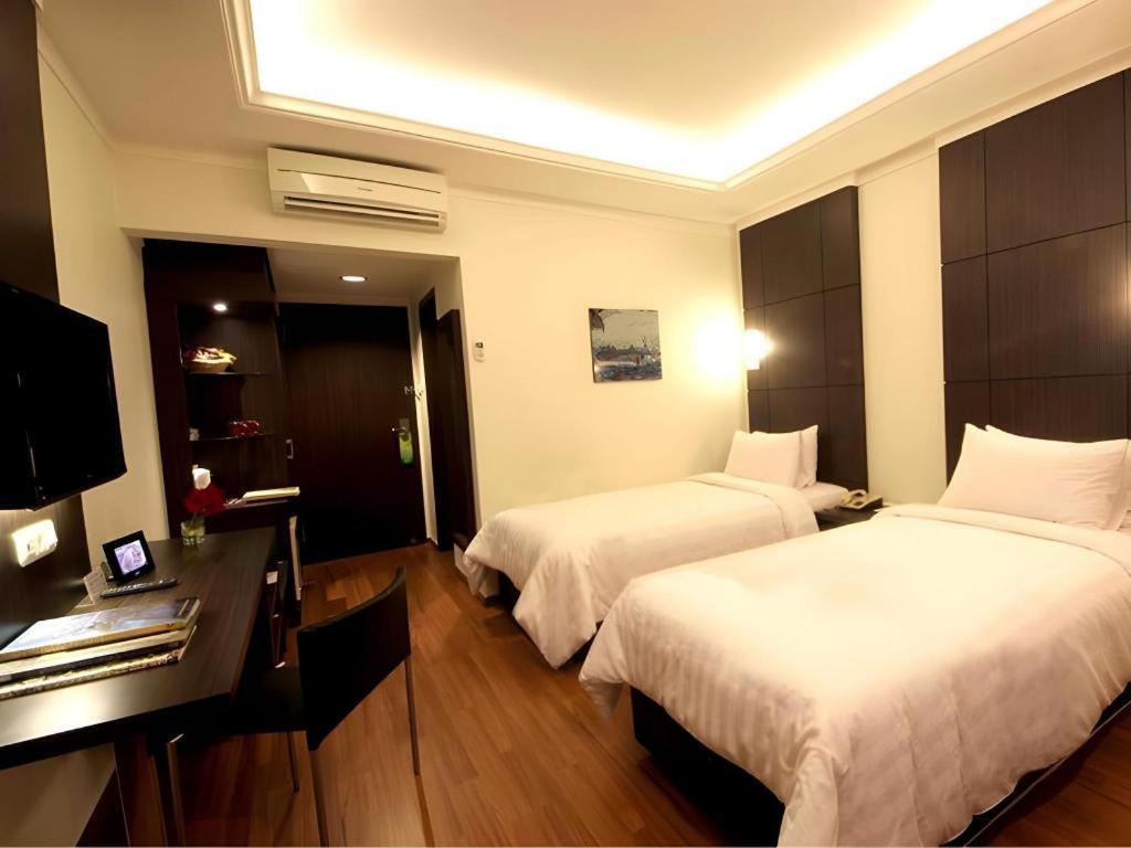 Bentani Hotel & Residence จิเรบอน ภายนอก รูปภาพ