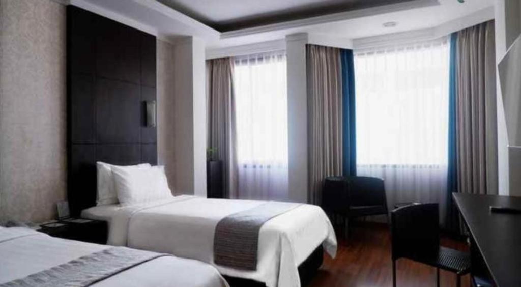 Bentani Hotel & Residence จิเรบอน ภายนอก รูปภาพ