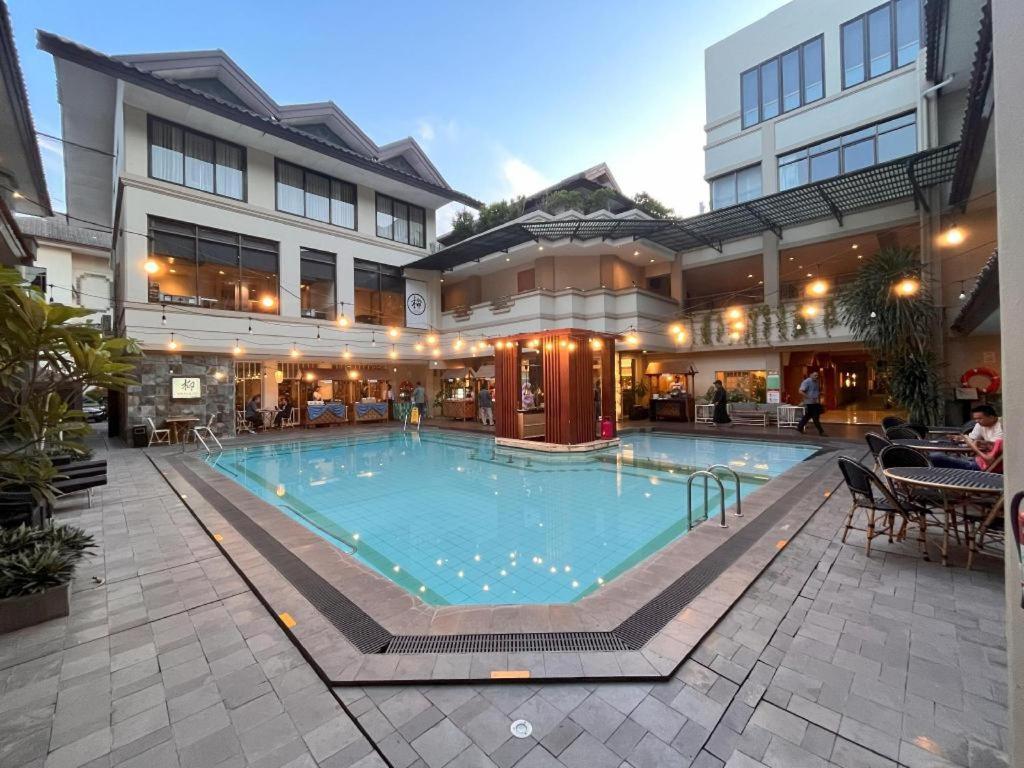 Bentani Hotel & Residence จิเรบอน ภายนอก รูปภาพ