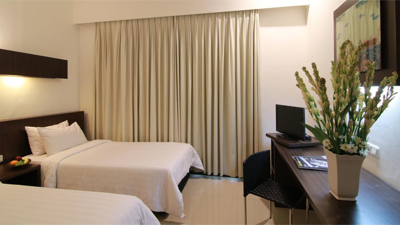 Bentani Hotel & Residence จิเรบอน ภายนอก รูปภาพ