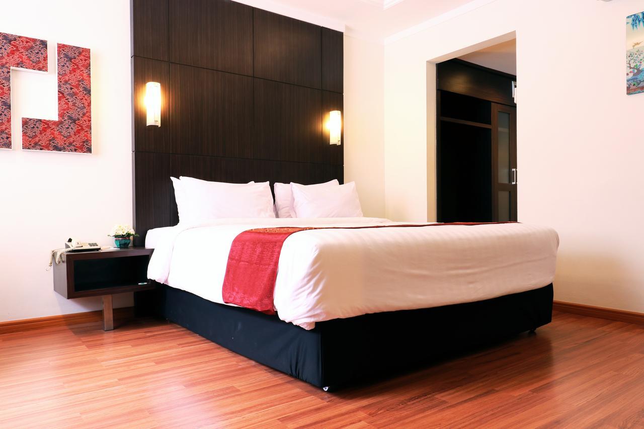Bentani Hotel & Residence จิเรบอน ภายนอก รูปภาพ