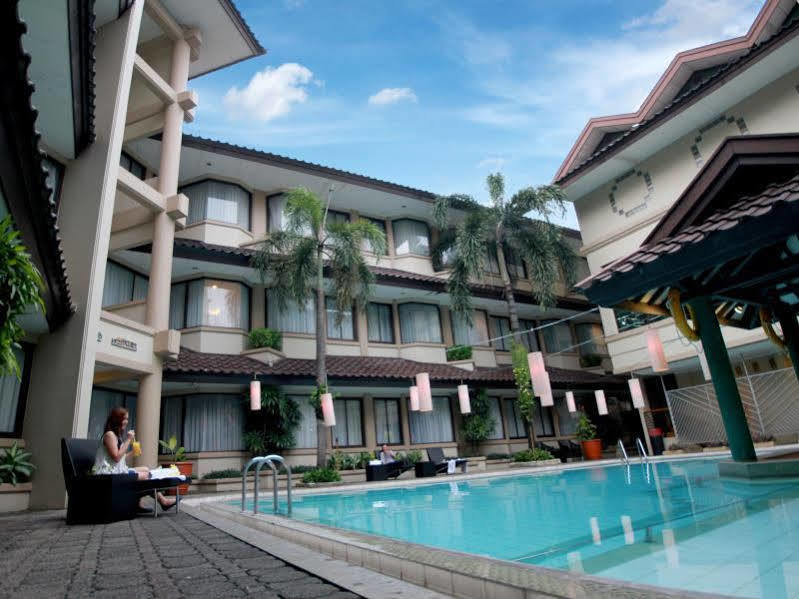 Bentani Hotel & Residence จิเรบอน ภายนอก รูปภาพ