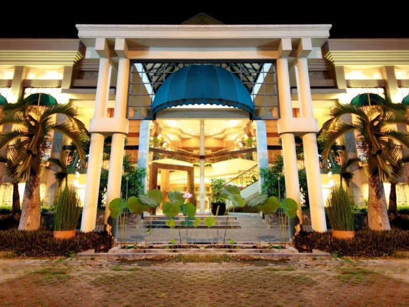 Bentani Hotel & Residence จิเรบอน ภายนอก รูปภาพ