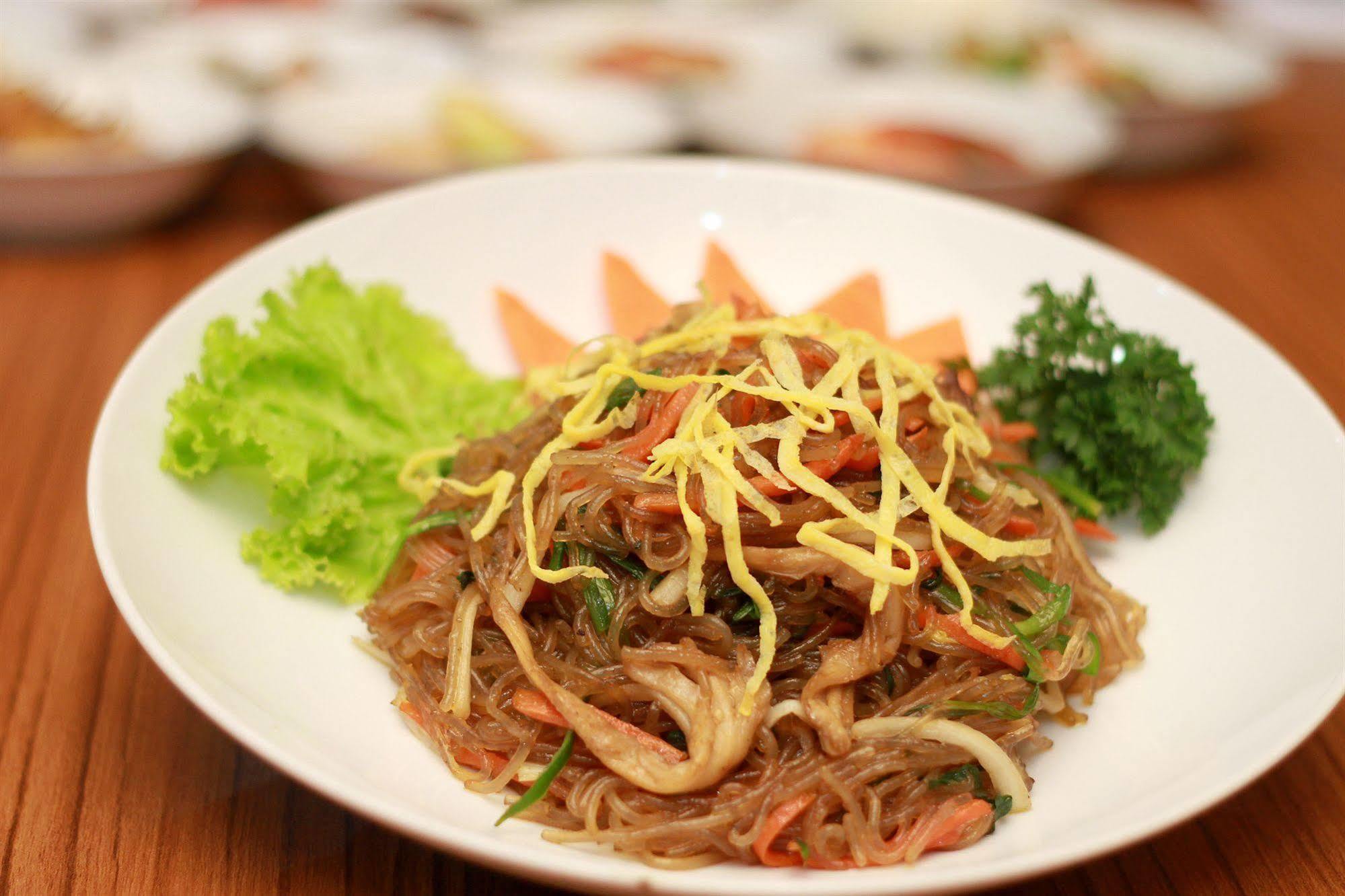 Bentani Hotel & Residence จิเรบอน ภายนอก รูปภาพ