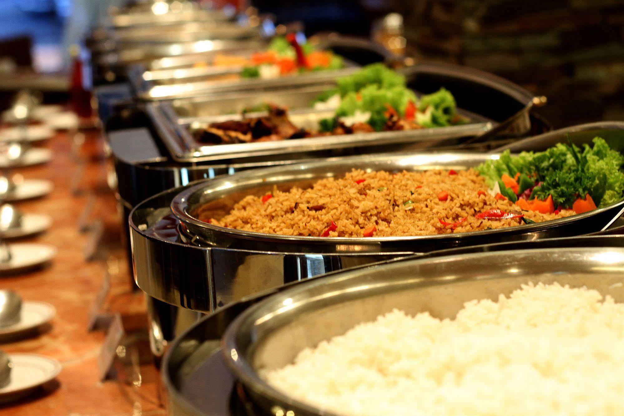 Bentani Hotel & Residence จิเรบอน ภายนอก รูปภาพ